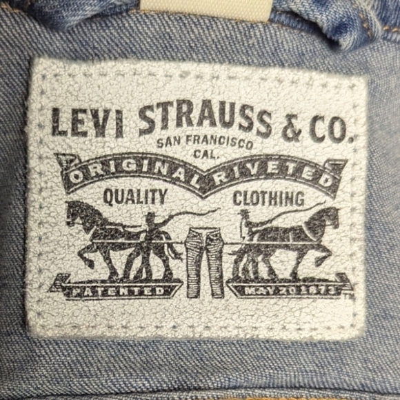 Levi's‎ Vintage White Label Distressed Star studded Denim Trucker Vest Small - Picture 6 of 11